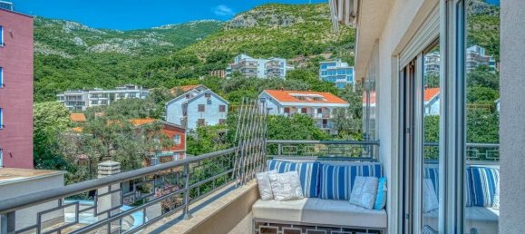 4 bedrooms Apartment in Przno, Montenegro No. 232 2