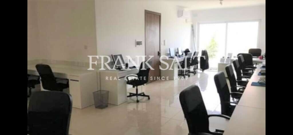 145m² Office in Zebbug, Malta No. 12204