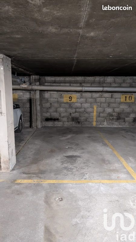  موقف سيارات في Lyon, France 12متر مربع رقم 342695