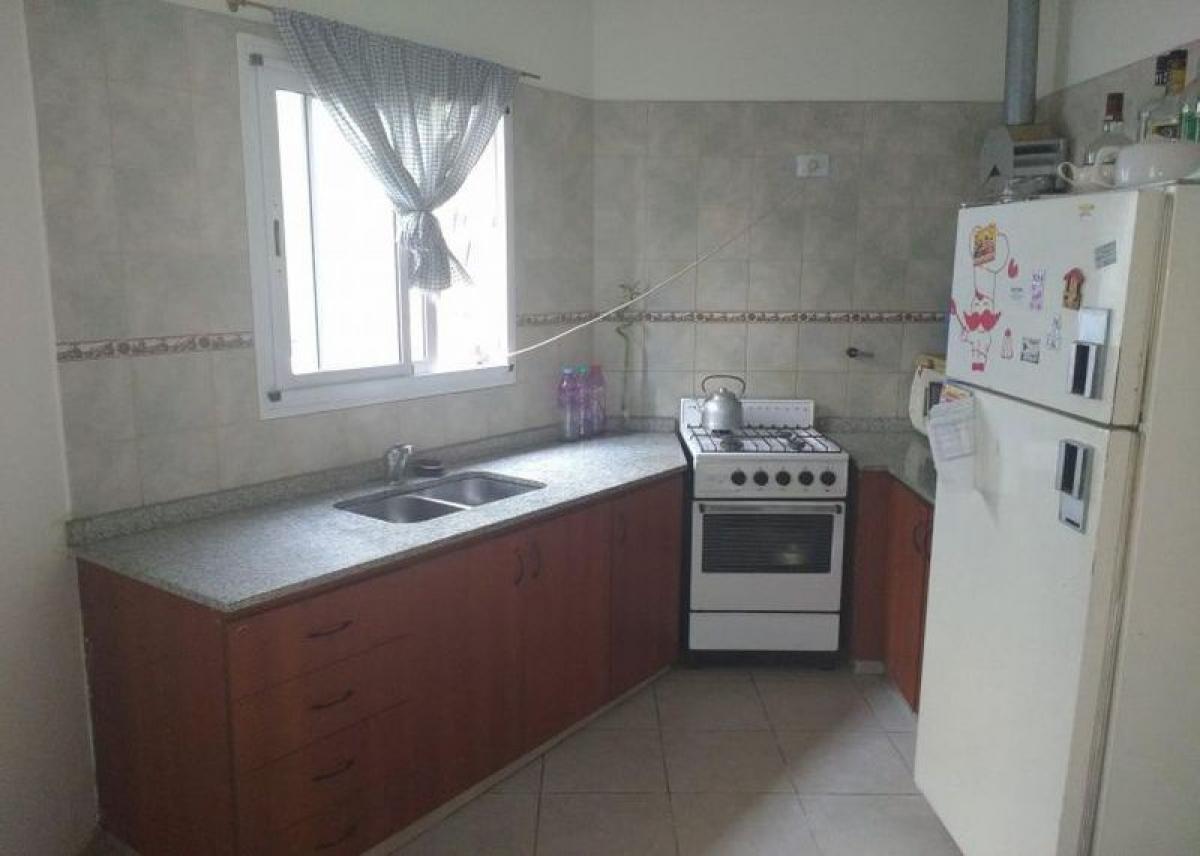 Apartamento de 2 dormitorios en Córdoba, Argentina No. 20024