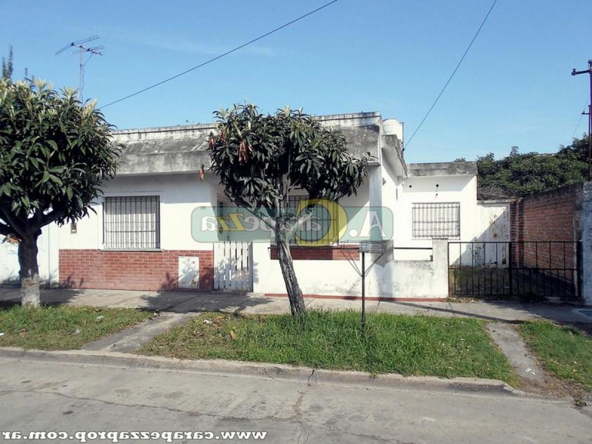 3 bedrooms House in General San Martin, Argentina No. 75534