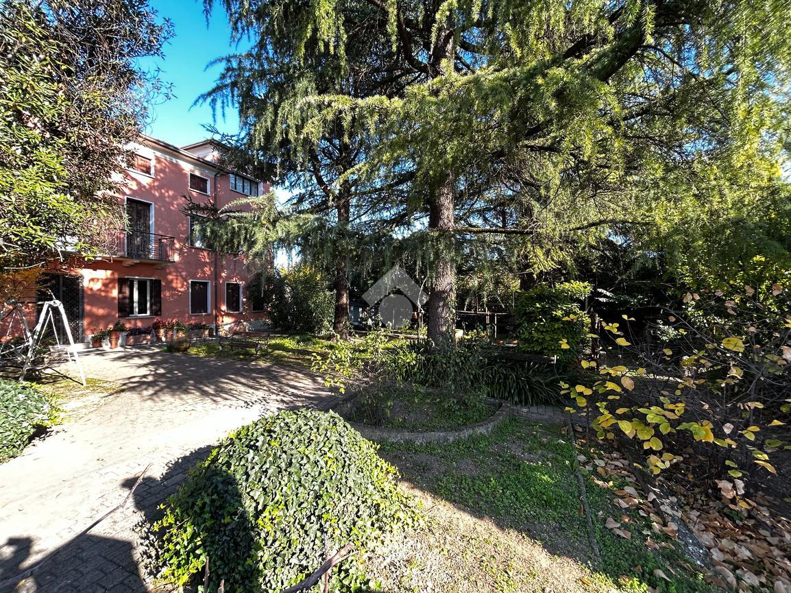 8 rooms Villa in Fonte, Italy No. 5632