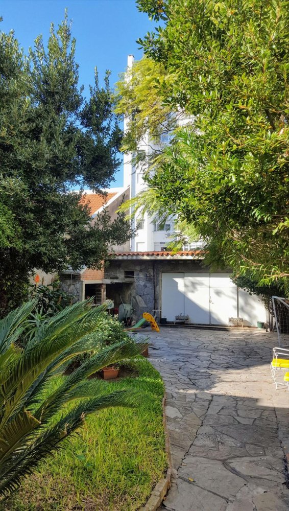 5 bedrooms House in Montevideo, Uruguay No. 10494