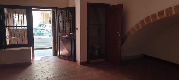 عقار تجاري في Barletta, Italy 33متر مربع رقم 347713 2