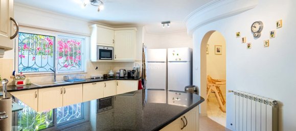 Villa de 6 dormitorios en Quarteira, Portugal No. 122083 16