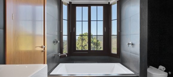 Дом с 5 спальнями в Бенахавис, Испания № 136392 20