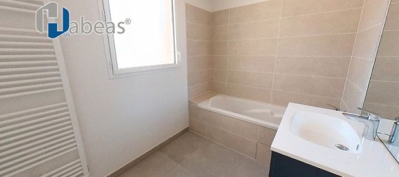 3 bedrooms Penthouse in Rhone, France No. 287427 13