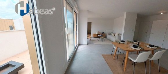 3 bedrooms Penthouse in Rhone, France No. 287427 4