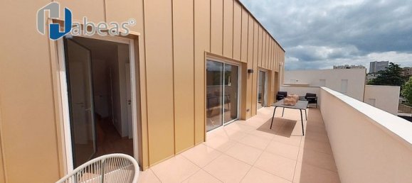 3 bedrooms Penthouse in Rhone, France No. 287427 9