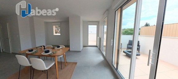 3 bedrooms Penthouse in Rhone, France No. 287427 2