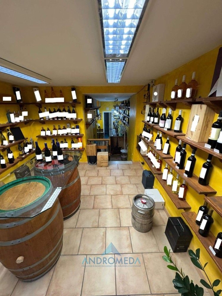 Gewerbliche Immobilie in Naples, Italy 40m², Nr. 346246