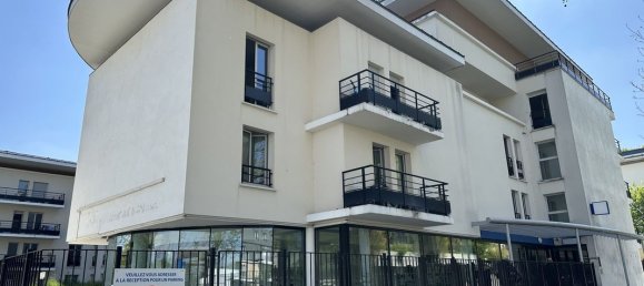 Studio in Le Port-Marly, France No. 328576 6