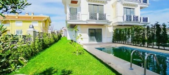 Villa 7+2 in Istanbul, Turkey No. 24870 3