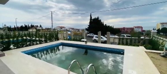 Villa 7+2 in Istanbul, Turkey No. 24870 4