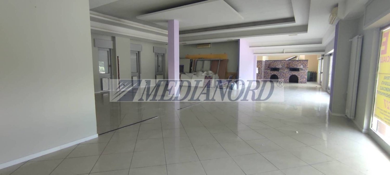 2-Zimmer Gewerbliche Immobilie in Stezzano, Italy, Nr. 102353