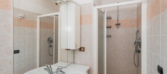 2 rooms Apartment in Peschiera Borromeo, Italy No. 259090 2