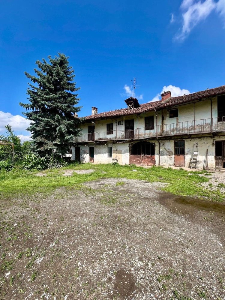 Casa de 10 habitaciónes en Collegno, Italy No. 90608