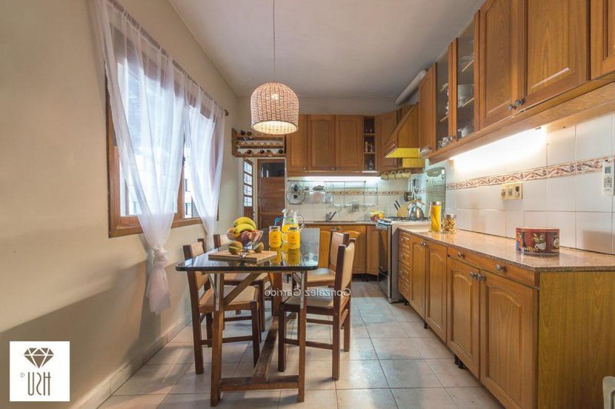 4 bedrooms House in Montevideo, Uruguay No. 1498