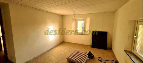 7 rooms House in Taino, Italy No. 70175 12