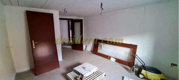 7 rooms House in Taino, Italy No. 70175 11