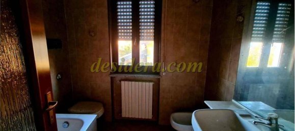 7 rooms House in Taino, Italy No. 70175 7
