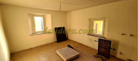 7 rooms House in Taino, Italy No. 70175 4