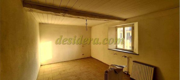 7 rooms House in Taino, Italy No. 70175 13