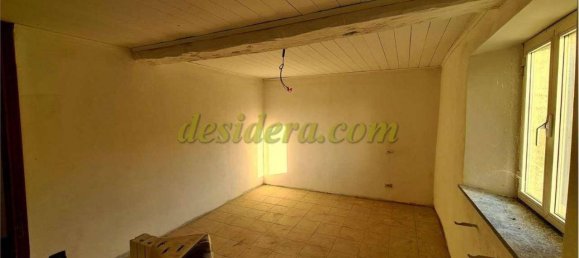 7 rooms House in Taino, Italy No. 70175 8