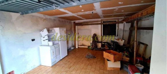 7 rooms House in Taino, Italy No. 70175 19