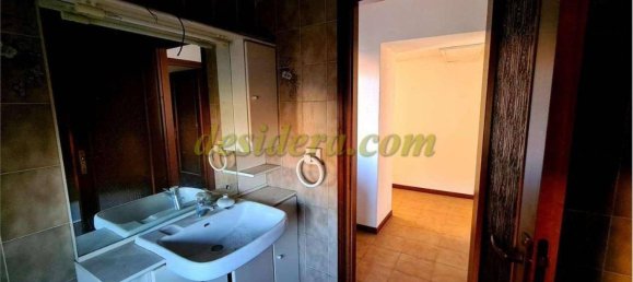 7 rooms House in Taino, Italy No. 70175 18