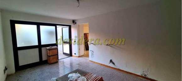 7 rooms House in Taino, Italy No. 70175 3