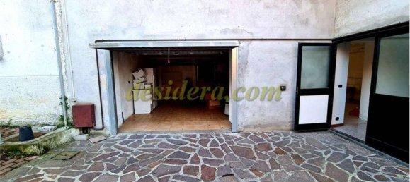 7 rooms House in Taino, Italy No. 70175 16