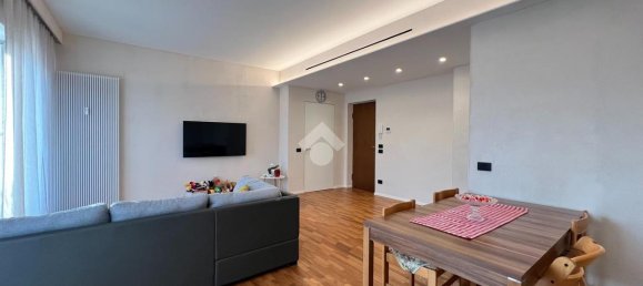 4 rooms Apartment in Verona, Italy No. 156803 6