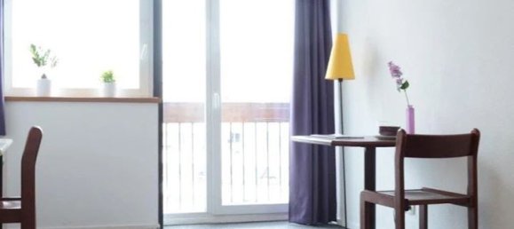 Studio in Paris, France No. 294071 2