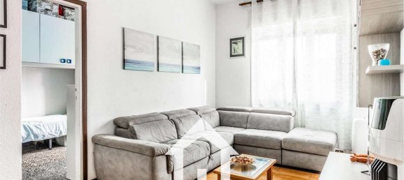 3 rooms Apartment in Cormano, Italy No. 330397 2