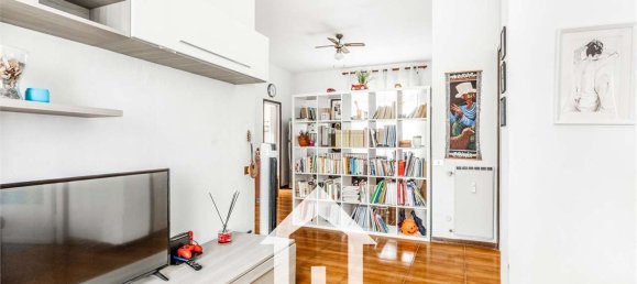 3 rooms Apartment in Cormano, Italy No. 330397 6