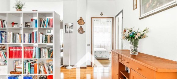 3 rooms Apartment in Cormano, Italy No. 330397 10