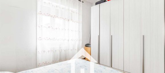 3 rooms Apartment in Cormano, Italy No. 330397 16