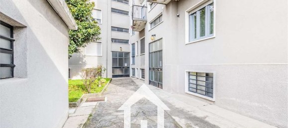 3 rooms Apartment in Cormano, Italy No. 330397 20