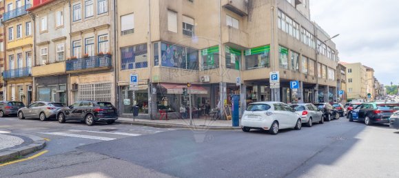 9 bedrooms Building in Porto, Portugal No. 224633 3