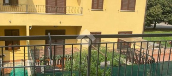 Apartamento de 2 dormitorios en Cardano al Campo, Italy No. 303028 12