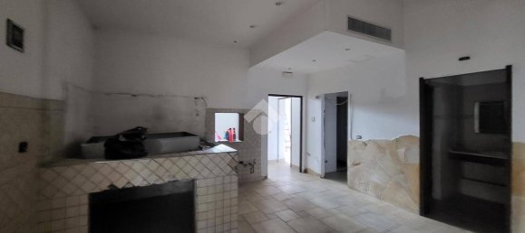 Imóvel comercial de 1 divisão em Pomezia, Italy N.º 225592 24