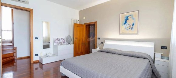 Villa de 7 dormitorios en Altivole, Italy No. 260302 22