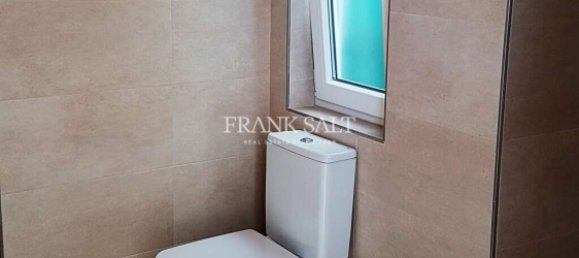 1 bedroom Penthouse in Sliema, Malta No. 9229 11