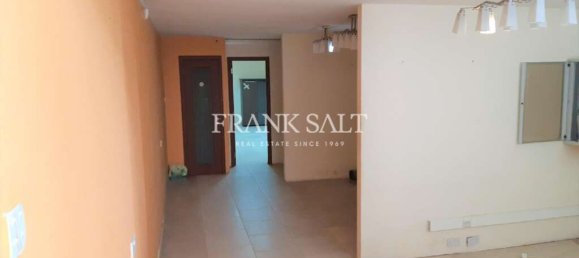 100m² Shop in Sliema, Malta No. 12235 2