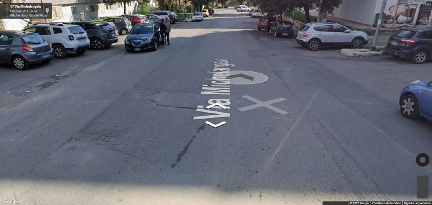 Квартира с 4 спальнями в Кальтаниссетта, Италия № 317480