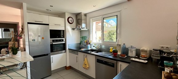 Casa de 3 dormitorios en Vergeroux, France No. 277499 4