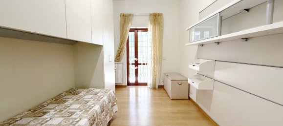 4 bedrooms Apartment in Rome, Italy No. 377749 21