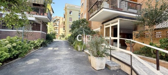 4 bedrooms Apartment in Rome, Italy No. 377749 35
