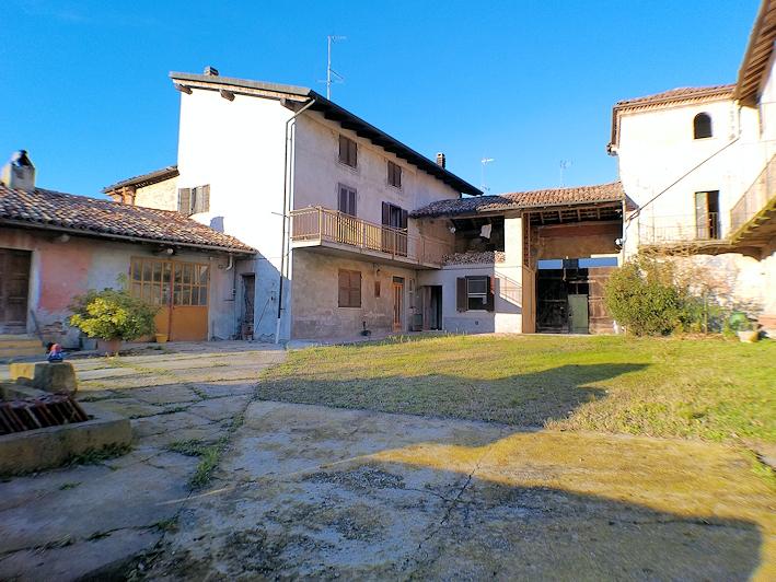 11 rooms House in Serralunga di Crea, Italy No. 233023